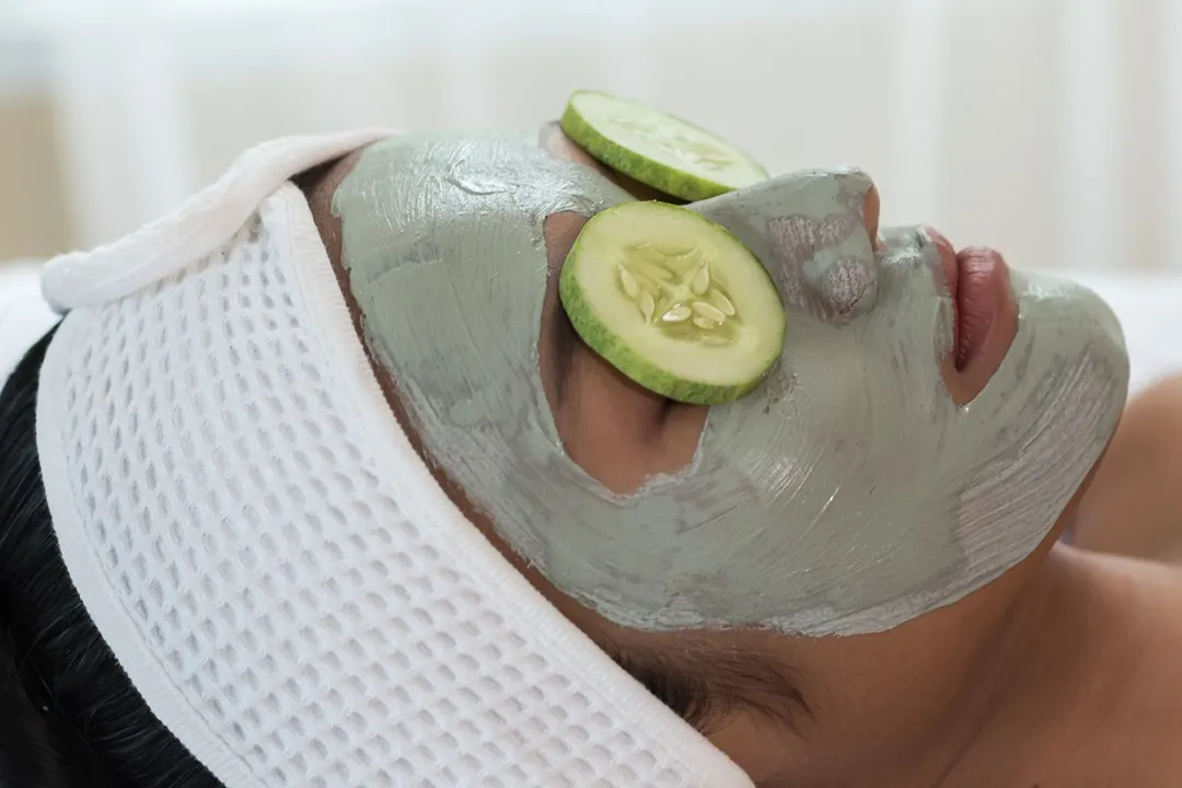  استفاده صحیح از ماسک‌ صورت می‌تواند تأثیر چشمگیری بر زیبایی و سلامت پوست  داشته باشد.